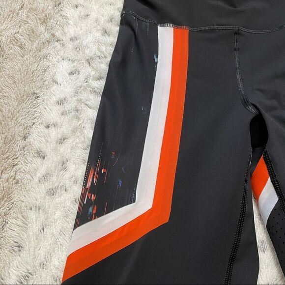 [s] [Short] Sweaty Betty Zero Gravity Full Length Legging Black w/Orange Zig Zag - Picture 4 of 11